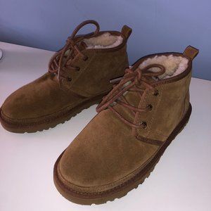 *ALMOST NEW* NEUMEL UGGS (SIZE: 6)